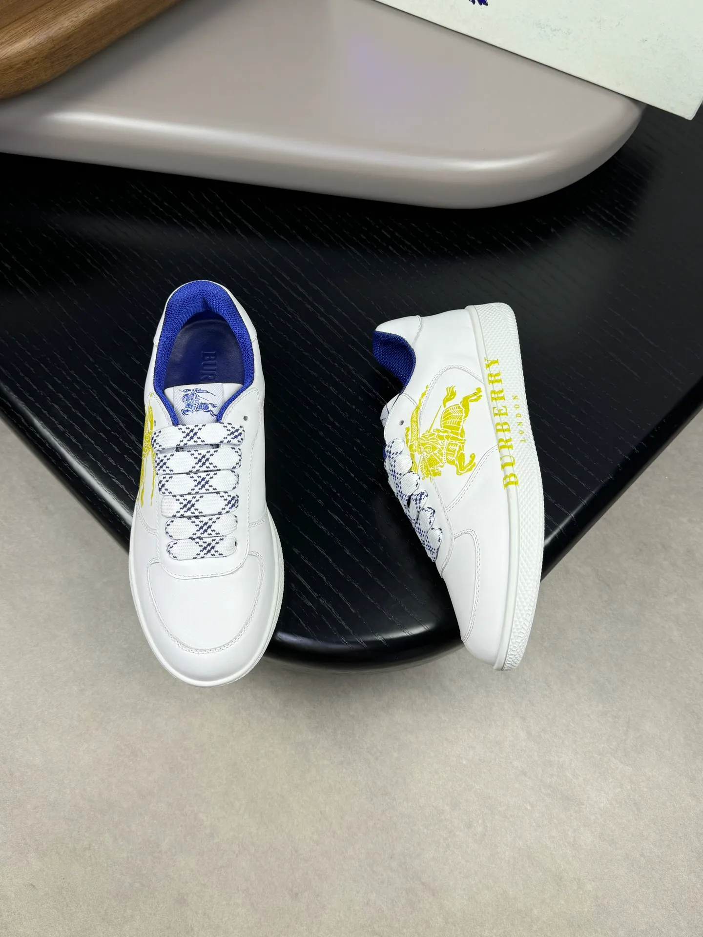 p420💰Men's shoes [BURBERRY] Burberry - High-end quality original order 🔍🔍🔍 - Upper: imported 🔝 Napa calfskin, 3D color printed brand totem on shoe body, tongue brand cloth label, heel air-pressure brand totem - Inner: canvas lining, feet; water-dyed cowhide - Outsole: ultra-light TPR rubber; two-color molded outsole -Ultra-high quality control and fine workmanship: outstanding (high-end, extravagance, grade) -Size: 38-44 (45, 46, can be customized)